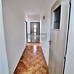 Predaj, trojizbový byt Levice