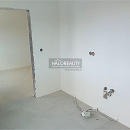 Predaj, dvojizbový byt Lučenec, s podlahovým kúrením a parkovacím miestom v cene - EXKLUZÍVNE HALO REALITY