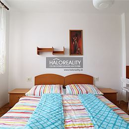Predaj, trojizbový byt Podhájska, dva samostatné byty so zastrešenou terasou a parkovaním - EXKLUZÍVNE HALO