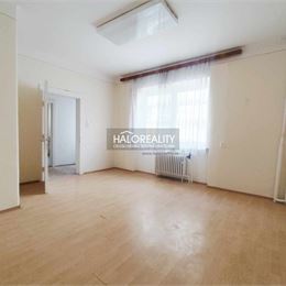 Predaj, komerčný objekt Pukanec, Námestie - ZNÍŽENÁ CENA - EXKLUZÍVNE HALO REALITY + VIDEOOBHLIADKA
