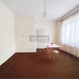 Predaj, komerčný objekt Pukanec, Námestie - ZNÍŽENÁ CENA - EXKLUZÍVNE HALO REALITY + VIDEOOBHLIADKA