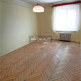 Predaj, trojizbový byt Lučenec, priestranný v centre mesta, s potenciálom 4 izby