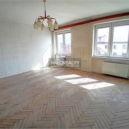 Predaj, trojizbový byt Lučenec, priestranný v centre mesta, s potenciálom 4 izby