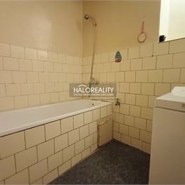 REZERVOVANÉ - Predaj, dvojizbový byt Prievidza, Staré Sídlisko, Malá - EXKLUZÍVNE HALO REALITY