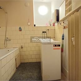 REZERVOVANÉ - Predaj, dvojizbový byt Prievidza, Staré Sídlisko, Malá - EXKLUZÍVNE HALO REALITY