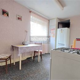 REZERVOVANÉ - Predaj, dvojizbový byt Prievidza, Staré Sídlisko, Malá - EXKLUZÍVNE HALO REALITY