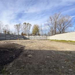 Predaj, pozemok pre rodinný dom 545 m² Veľký Meder, časť Ižop, IS na pozemku, oplotený - EXKLUZÍVNE HALO