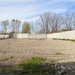 Predaj, pozemok pre rodinný dom 535 m² Veľký Meder, časť Ižop, IS na pozemku, betónový plot - EXKLUZÍVNE HALO