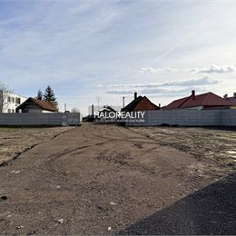 Predaj, pozemok pre rodinný dom 535 m² Veľký Meder, časť Ižop, IS na pozemku, betónový plot - EXKLUZÍVNE HALO