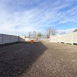 Predaj, pozemok pre rodinný dom 535 m² Veľký Meder, časť Ižop, IS na pozemku, betónový plot - EXKLUZÍVNE HALO