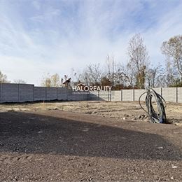 Predaj, pozemok pre rodinný dom 505 m² Veľký Meder, časť Ižop, IS na pozemku, oplotený - EXKLUZÍVNE HALO