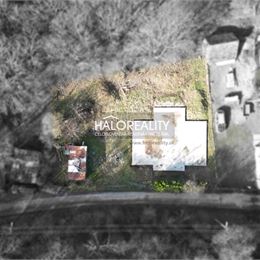 Predaj, pozemok pre rodinný dom 445 m² Hrádok, + základová doska a platné stavebné povolenie + VIDEOOBHLIADKA