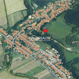 Predaj, pozemok pre rodinný dom 445 m² Hrádok, + základová doska a platné stavebné povolenie + VIDEOOBHLIADKA