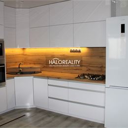 Predaj, rodinný dom Nové Zámky, mobilný dom trojizbový 46 m²