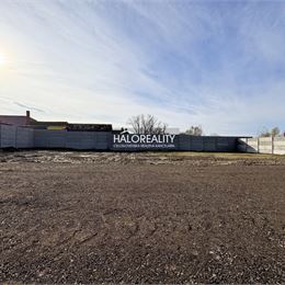 Predaj, pozemok pre rodinný dom 435 m² Veľký Meder, časť Ižop, IS na pozemku, oplotený - EXKLUZÍVNE HALO