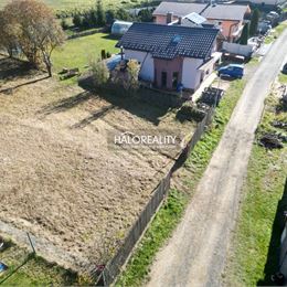 REZERVOVANÉ - Predaj, pozemok pre rodinný dom 653 m² Tvarožná - EXKLUZÍVNE HALO REALITY