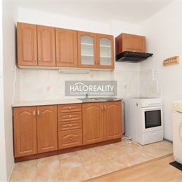 REZERVOVANÉ - Predaj, jednoizbový byt Valaská - EXKLUZÍVNE HALO REALITY