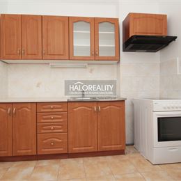 REZERVOVANÉ - Predaj, jednoizbový byt Valaská - EXKLUZÍVNE HALO REALITY