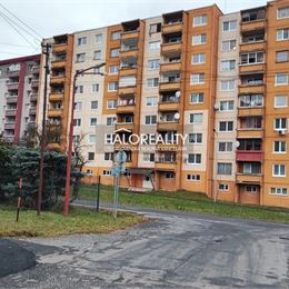 REZERVOVANÉ - Predaj, trojizbový byt Hnúšťa, 1.mája - EXKLUZÍVNE HALO REALITY