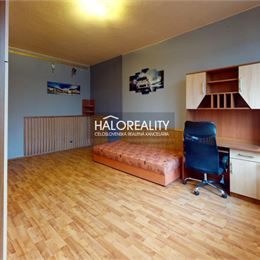 REZERVOVANÉ - Predaj, trojizbový byt Hnúšťa, 1.mája - EXKLUZÍVNE HALO REALITY
