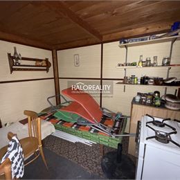Predaj, záhradná chata, priestranný a slnečný pozemok Úľany nad Žitavou