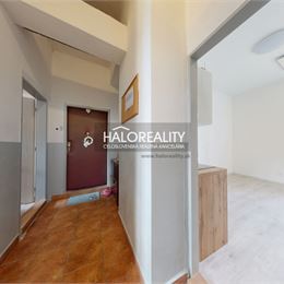 Predaj, jednoizbový byt Kremnica, tehlový, kompletná rekonštrukcia - ZNÍŽENÁ CENA - EXKLUZÍVNE HALO REALITY