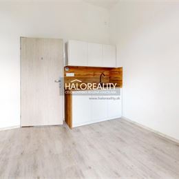 Predaj, jednoizbový byt Kremnica, tehlový, kompletná rekonštrukcia - ZNÍŽENÁ CENA - EXKLUZÍVNE HALO REALITY