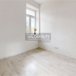 Predaj, jednoizbový byt Kremnica, tehlový, kompletná rekonštrukcia - ZNÍŽENÁ CENA - EXKLUZÍVNE HALO REALITY