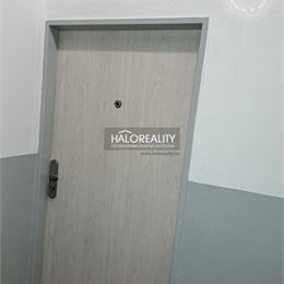 Predaj, jednoizbový byt Kremnica, tehlový, kompletná rekonštrukcia - ZNÍŽENÁ CENA - EXKLUZÍVNE HALO REALITY