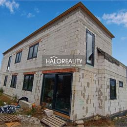 Predaj, rodinný dom Poprad, Matejovce, rozostavaný rod. dom s tromi bytmi a parkovacím miestom - VO VÝSTAVBE