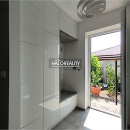 Predaj, rodinný dom Veľké Dvorníky, so zariadením - NOVOSTAVBA - EXKLUZÍVNE HALO REALITY