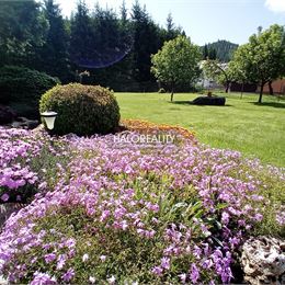 Predaj, rodinný dom Osrblie, štýlová drevenica pri vode na rozľahlom pozemku - ZNÍŽENÁ CENA - EXKLUZÍVNE HALO