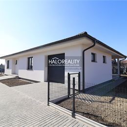 Predaj, rodinný dom Komoča - štvorizbový bungalov s garážou a terasou, NOVOSTAVBA - EXKLUZÍVNE HALO REALITY +