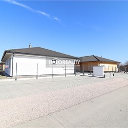 Predaj, rodinný dom Komoča - štvorizbový bungalov s garážou a terasou, NOVOSTAVBA - EXKLUZÍVNE HALO REALITY +