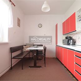 Predaj, rodinný dom Veľký Kýr, šesťizbový s garážou a priestranným pozemkom - EXKLUZÍVNE HALO REALITY +