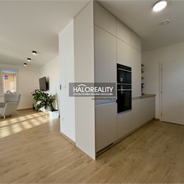 Predaj, rodinný dom Trávnica, štvorizbový bungalov v krásnej lokalite - NOVOSTAVBA - EXKLUZÍVNE HALO REALITY
