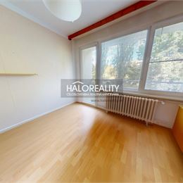 Predaj, trojizbový byt Zvolen, Zlatý Potok, veľký slnečný byt so štyrmi lodžiami - ZNÍŽENÁ CENA - EXKLUZÍVNE