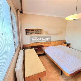 Predaj, trojizbový byt Zvolen, Zlatý Potok, veľký slnečný byt so štyrmi lodžiami - ZNÍŽENÁ CENA - EXKLUZÍVNE