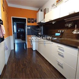 Predaj, štvorizbový byt Nové Zámky, s garážou a záhradkou - ZNÍŽENÁ CENA - EXKLUZÍVNE HALO REALITY +