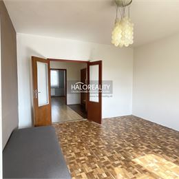 REZERVOVANÉ - Predaj, trojizbový byt Banská Bystrica, Sásová - EXKLUZÍVNE HALO REALITY