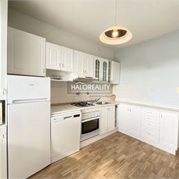 REZERVOVANÉ - Predaj, trojizbový byt Banská Bystrica, Sásová - EXKLUZÍVNE HALO REALITY