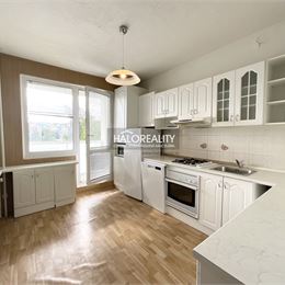 REZERVOVANÉ - Predaj, trojizbový byt Banská Bystrica, Sásová - EXKLUZÍVNE HALO REALITY