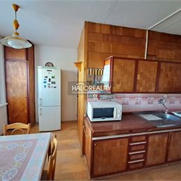 Predaj, trojizbový byt Zvolen, s balkónom - ZNÍŽENÁ CENA - EXKLUZÍVNE HALO REALITY