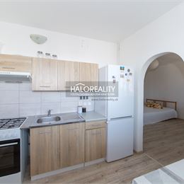 REZERVOVANÉ - Predaj, jednoizbový byt Bratislava Dúbravka, Hanulova - EXKLUZÍVNE HALO REALITY