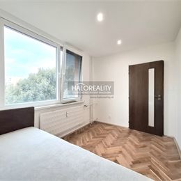 Predaj, štvorizbový byt Nové Zámky, Juh, priestranný byt s dvomi balkónmi