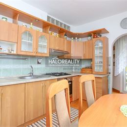 REZERVOVANÉ - Predaj, trojizbový byt Považská Bystrica, SNP - EXKLUZÍVNE HALO REALITY