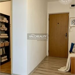 REZERVOVANÉ - Predaj, trojizbový byt Vlkanová, priestranný a slnečný - EXKLUZÍVNE HALO REALITY