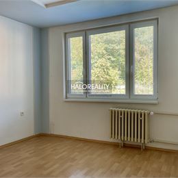 REZERVOVANÉ - Predaj, trojizbový byt Vlkanová, priestranný a slnečný - EXKLUZÍVNE HALO REALITY