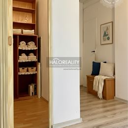 REZERVOVANÉ - Predaj, trojizbový byt Vlkanová, priestranný a slnečný - EXKLUZÍVNE HALO REALITY