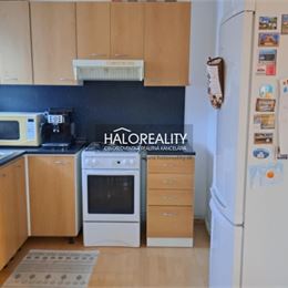 REZERVOVANÉ - Predaj, dvojizbový byt Hrnčiarovce nad Parnou - EXKLUZÍVNE HALO REALITY